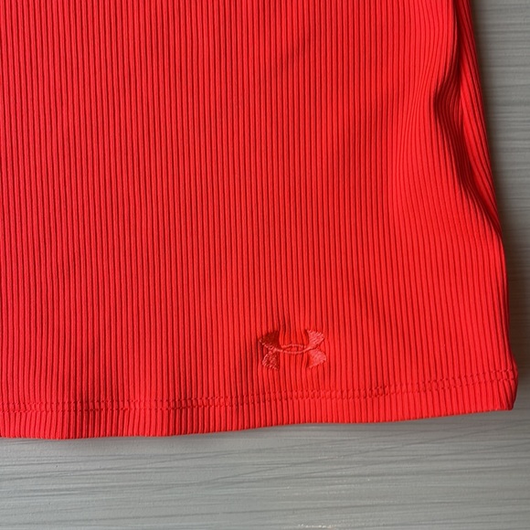 Under Armor fitted top size medium - Picture 2 of 4